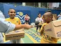 19/12/2009 - Projeto social de Bernardinho leva vôlei e sorrisos para comunidade carente