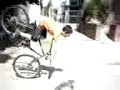 Super Golpe Mortal con Bicicleta brutal!