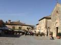 20 Dicembre 2009 – MERCATO TRA LE MURA. piccolo collezionismo, artigianato e tante golosità a Monteriggioni (SI)