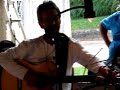 Kiko Lara cantando