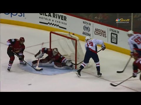 Video: Capitals' Vrana sets up Oshie with no-look pass
