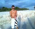 L�o desabando na areia...