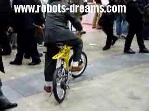two wheel drive - When engineers get started, it's always hard to keep them from solving problems that may not exist. A good example is the 2-wheel drive bicycle I saw this we...