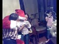Papá Noel visita a mis primos y a mi hermanita