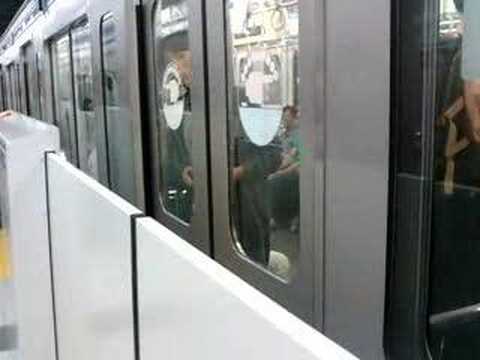 停車位置を2度調整する副都心線
