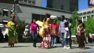 Denada nyanyi ala Inul