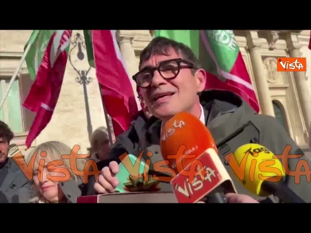 Fratoianni: Questo è il Governo della "sega". Tagliano stipendi, sanità e diritti delle persone