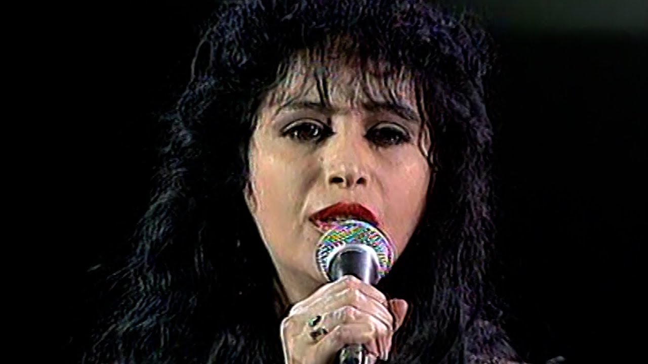 עפרה חזה – לאורך הים | קליפ