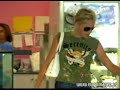 la actriz acudi� con su hijo a la helader�a baskin robbins. despu�s de cumplir todos los deseos de su hijo, sharon se dirigi� a su bentley descapotable.