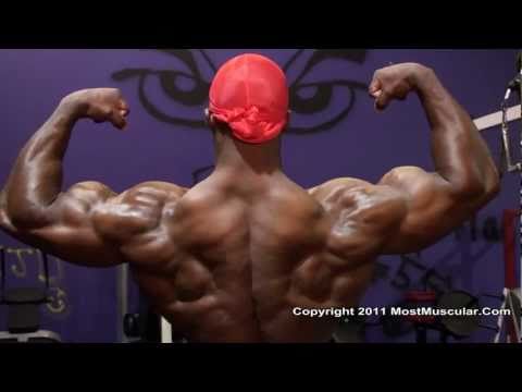 Branch Warren bodybuilding winner Yumon Eaton trains, poses at Monster Gym