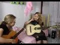 tarcila tocando viol�o
