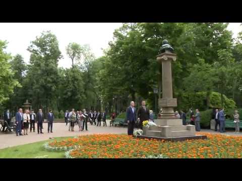 Șeful statului a depus flori la monumentul lui Alexandr Pușkin