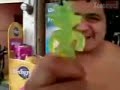 Borracho se cree Goku