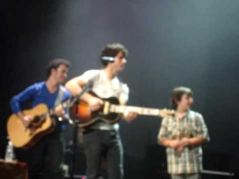 Jonas Brothers Sing LOve Bug @The Wiltern