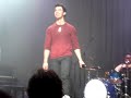 Los Jonas se reúnen en el escenario y cantan Luv Bug