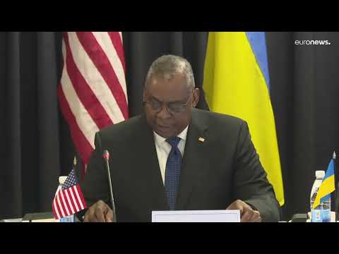 US-Verteidigungsminister Austin zur Begrüßung in Ramstein beim Treffen zur Militärhilfe für die Ukraine