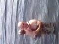 videos de Teddy goes underwater with Daddy