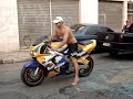 Tata Estourando Pneu 900RR