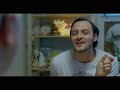 Talento o ottimo sponsor? Bah,fate voi. Questo si è messo a fare anche i film http://tinyurl.com/ydkhsr2