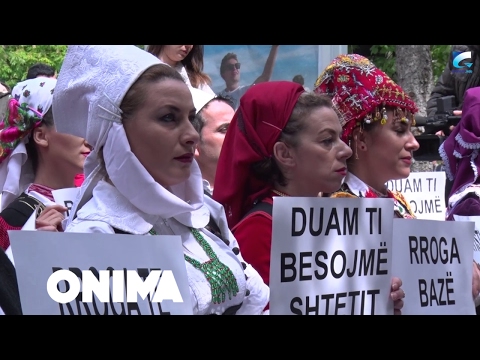 Proteston sindikata e Ansamblit ‘Shota’ para ndërtesës së Ministrisë së Kulturës (Video) Proteston sindikata e Ansamblit ‘Shota’ para ndërtesës së Ministrisë së Kulturës (Video)