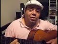 ana angelica - emerson urso, um samba can��o feito em homenagem a minha esposa, quando fui inspirado a faze-lo estava a apenas dois dias com ela.

ana ang�lica -- c
emerson urso

tens a nobreza da mulher
e o perfume de uma flor
exala paz por que tu �s
de deus um primor
�s um sabia a entoar
um lindo canto pelo ar
tu �s aquariana
teu nome � ana
ang�lica.

teus olhos s�o fachos de luz
teu beijo � a fonte do amor
raz�o da can��o que compus
cora��o de tamanho esplendor
agrade�o a deus todo dia
por estar em tua companhia
teus encantos causaram a mim
uma grande emo��o
e quando a noite chegar
a lua vai nos contemplar
ascendendo em n�s o amor
pra se eternizar.