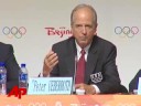 olyplusselectplussportsusoc weighs in on olympic controversiesusoc weighs in on olympic controversiesthe associated pressthe united states olympic committee came to beijing to talk about america's medal hopes, but was confronted with questions about tibet, darfur and pollution. (aug. 6)this video contains only natural sound. no script is available.