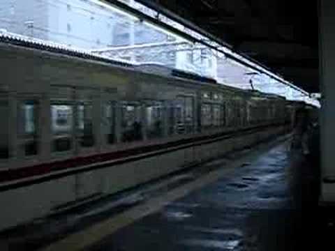 雪の高尾山の冬そば号
