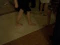 rati y bea bailando descalzas