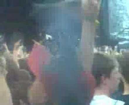 ¡¡MY CHEMICAL ROMANCE FUERON ATACADOS A BOTELLAZOS OTRA VEZ!!