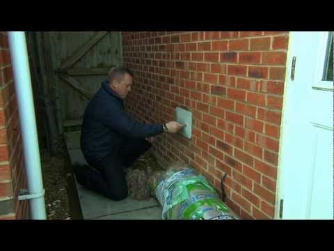 how to insulate water pipes outside