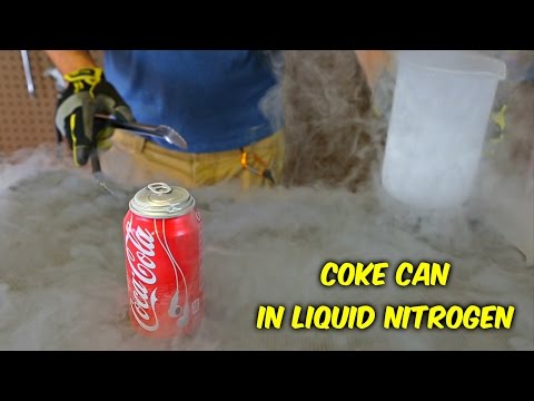 Kur e derdhni azotin e lëngët në kanaçe, ju mund ta hani Coca-Colan!? (Video) Kur e derdhni azotin e lëngët në kanaçe, ju mund ta hani Coca-Colan!? (Video)