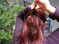 Faire une demi queue avec une �pingle � cheveux Mano�l