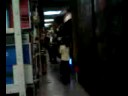 niño malo duende que se aparece en tienda