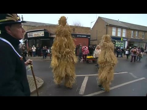 Grobritannien: Im englischen Whittlesey tanzen die Strohbren