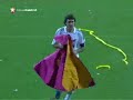 Raúl saca el capote en el Bernabeu para celebrar la liga 31