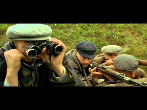 Radu Mihaileanu - Pewnego dnia roku 1941, do swojego sztetla (żydowskie miasteczko w Europie Wschodniej) przybiega Szlomo, miejscowy szaleniec, przynosząc złe wieści: Niemcy m...