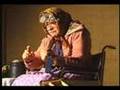 Würdelied - Ermi Oma singt ein Lied von der Würde,
Klicken für Video! Würdelied - Ermi Oma singt ein Lied von der Würde,
Klicken für Video!
