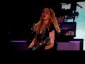 Madonna canta Boderline e She's not me. Diferente da apresentação de Domingo onde por conta da chuva acabou escorregando, Madonna consegue fazer sua coreografia de maneira impecável e ainda deixa todo mundo com água na boca com um beijo que ela lasca na noiva.
Observem bem a cara da Noiva, acho que ela queria mais...he he he
Músicas: Boderline e She's not me
Apresentação no maracanã em 15/12/2008
Rio de Janeiro / Brasil