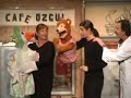 Herr Helmi will sich in die Luft sprengen. Seine Freund aus dem Café Özgül meinen, zum Sterben sei Wien viel zu schön... Aus dem Kabarett Simpl. www.krawutzikaputzi.at