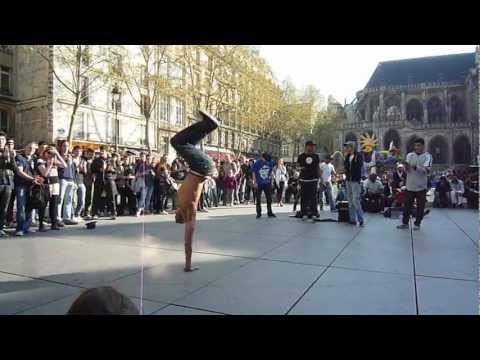 PARIS - Artiste des rues / Strassenkünstler - Centre Pompidou / Place Igor Stravinsky