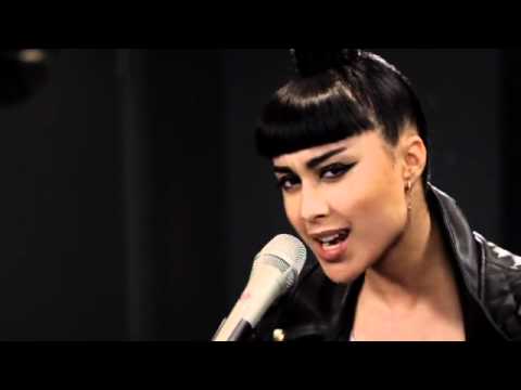 Video: Natalia Kills  -  Grenade (Bruno Mars Acoustic Cover)