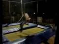 videos de Canna salta sui tappeti elastici...