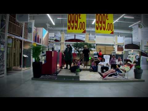 lipdub - Le LIPDUB des collaborateurs du magasin Leroy Merlin de St Etienne, sur une chanson de Radiocassette (avec leur autorisation, c'est un lipdub légal !) et réa...