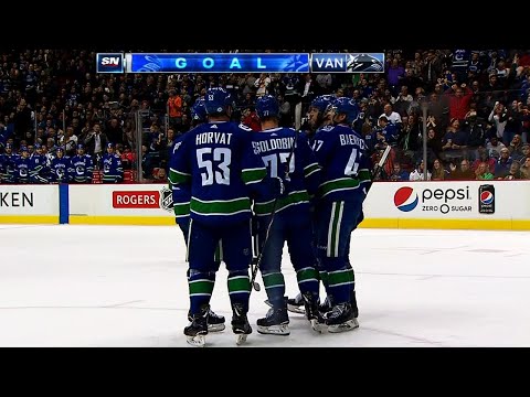Video: Canucks, Avalanche combine to score 7 goals in wild 2nd period