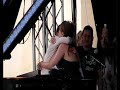 le 20 juillet sur le parvis du trocadero concert g�ant devant 10000 personnes pour les otages de colombie, cecilem chante sa 