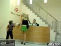 Un hijo insoportable y una mamá descuidada