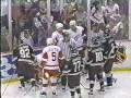 videos de Tkachuk chopping Maltby 97-98
