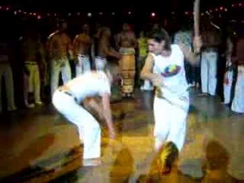 ABADA CAPOEIRA MACULELE