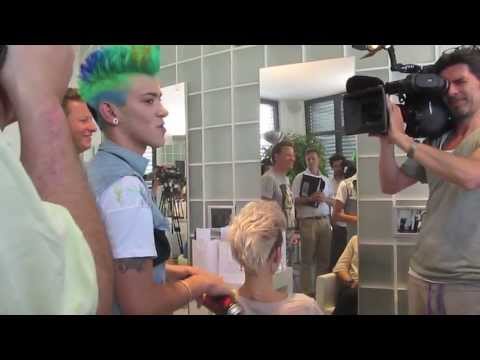 haarspray - Präsentation in Regensburg beim Friseur Hecker von Danieles ersten Haarsprays