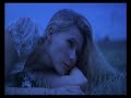 video de esta hermosa y triste cancion, con partes del film de sofia coppola que recomiendo LAS VIRGENES SUICIDAS----------------------------------------Días como este, no sé que hacer conmigo misma, todo el día y toda la nocheVago los pasillos a lo largo de las paredes y bajo mi respiraciónY me digo a mi misma necesito combustible para tomar vuelo.Y están sucediendo tantas cosasPero hay calma debajo de las olas, en la tristeza de mi olvidoDebajo de las olas, en la tristeza de mi olvido.Es por eso que me llamanChica retraída, chica retraídaEllos no saben que solía navegaba el profundo y tranquilo marPero él me lavó en la orilla y tomó mi perla Y dejo una cáscara vacía de mí.Y están sucediendo tantas cosasPero hay calma debajo de las olas, en la tristeza de mi olvidoDebajo de las olas, en la tristeza de mi olvido.Debajo de las olas, en la tristeza de mi olvido.----------------------------------------Days like this, I don't know what to do with myselfall day-and all nightI wander the halls along the wallsand under my breath I say to myselfI need fuel-to take flightAnd there's too much going onbut it's calm under the wavesin the blue of my oblivionIs that why they call me a sullen girl-sullen girlthey don't know i used to sail the deep and tranquil seabut he washed me ashoreand he took my pearland left an empty shell of meAnd there's too much going onbut it's calm under the wavesin the blue of my oblivionunder the wavesin the blue of my oblivionits calm under the waves in the blue of my oblivion